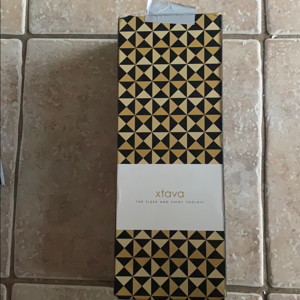 BNIB Xtava  Flat Iron Toolkit Set of 2 Flat Irons